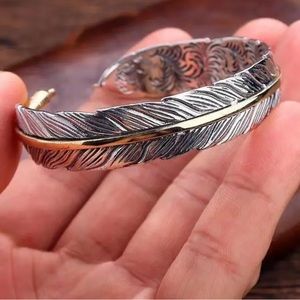 NEW Antique Silver Plated Feather Bracelet, OS